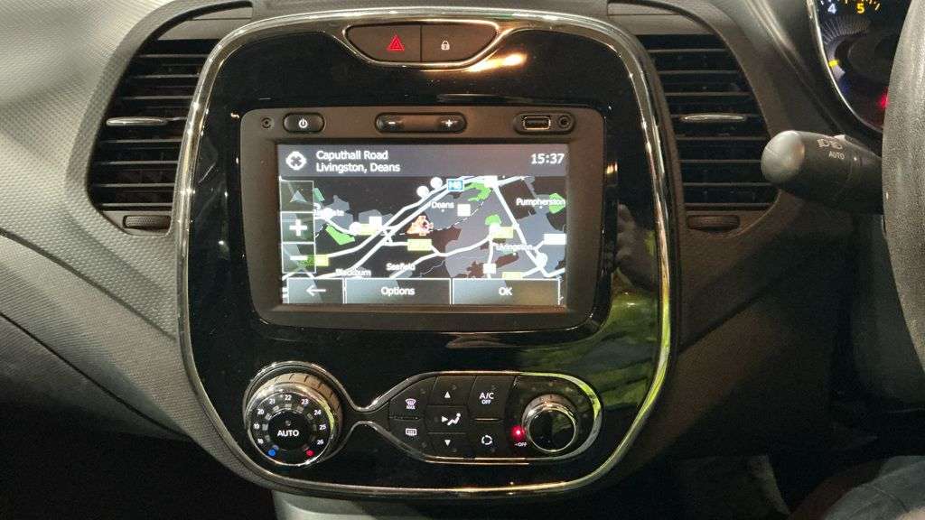 A 2015 RENAULT CAPTUR 1.5 dCi ENERGY Dynamique S Nav SUV 5dr Diesel Manual Euro 6 (s/s) (90 ps) A 2015 RENAULT CAPTUR 1.5 dCi ENERGY Dynamique S Nav SUV 5dr Diesel Manual Euro 6 (s/s) (90 ps)