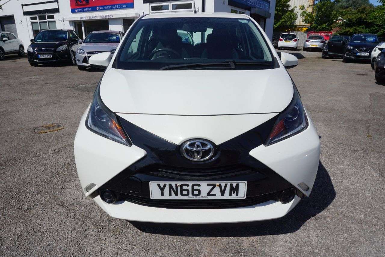A 2016 TOYOTA AYGO 1.0 VVT-i x-play Hatchback 5dr Petrol Manual Euro 6 (68 ps) A 2016 TOYOTA AYGO 1.0 VVT-i x-play Hatchback 5dr Petrol Manual Euro 6 (68 ps)