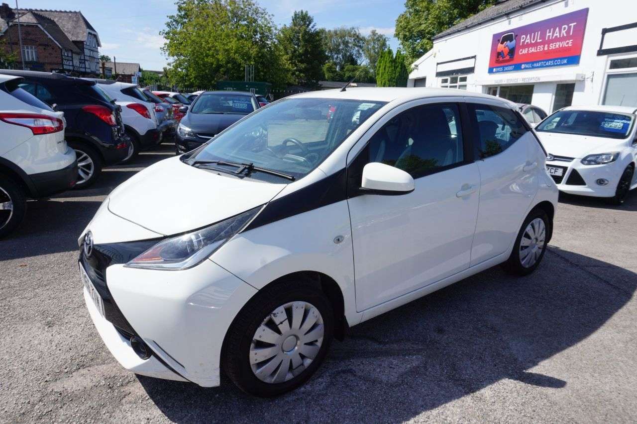 A 2016 TOYOTA AYGO 1.0 VVT-i x-play Hatchback 5dr Petrol Manual Euro 6 (68 ps) A 2016 TOYOTA AYGO 1.0 VVT-i x-play Hatchback 5dr Petrol Manual Euro 6 (68 ps)