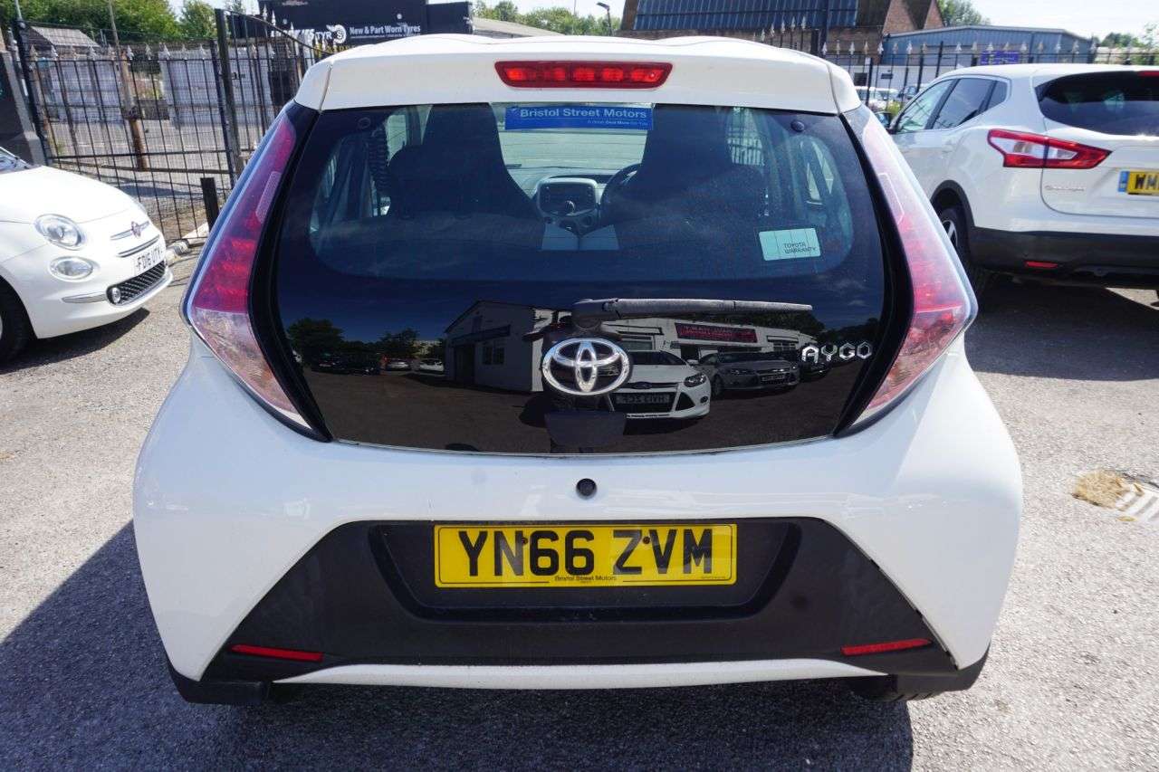A 2016 TOYOTA AYGO 1.0 VVT-i x-play Hatchback 5dr Petrol Manual Euro 6 (68 ps) A 2016 TOYOTA AYGO 1.0 VVT-i x-play Hatchback 5dr Petrol Manual Euro 6 (68 ps)