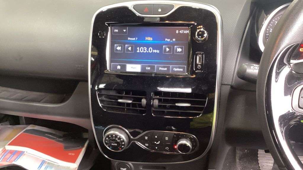 A 2015 RENAULT CLIO 1.5 dCi Dynamique S Nav Hatchback 5dr Diesel Manual Euro 6 (s/s) (90 ps) A 2015 RENAULT CLIO 1.5 dCi Dynamique S Nav Hatchback 5dr Diesel Manual Euro 6 (s/s) (90 ps)