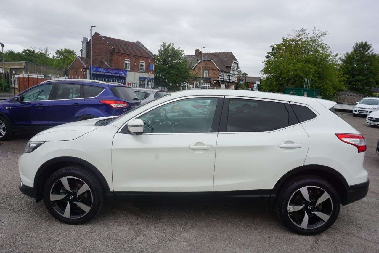 A 2016 NISSAN QASHQAI 1.5 dCi N-Connecta SUV 5dr Diesel Manual 2WD Euro 6 (s/s) (110 ps) A 2016 NISSAN QASHQAI 1.5 dCi N-Connecta SUV 5dr Diesel Manual 2WD Euro 6 (s/s) (110 ps)