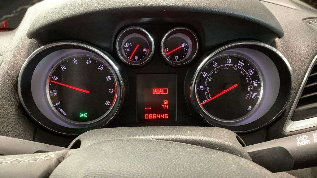 A 2015 VAUXHALL MOKKA 1.6i Exclusiv SUV 5dr Petrol Manual 2WD Euro 6 (s/s) (115 ps) A 2015 VAUXHALL MOKKA 1.6i Exclusiv SUV 5dr Petrol Manual 2WD Euro 6 (s/s) (115 ps)