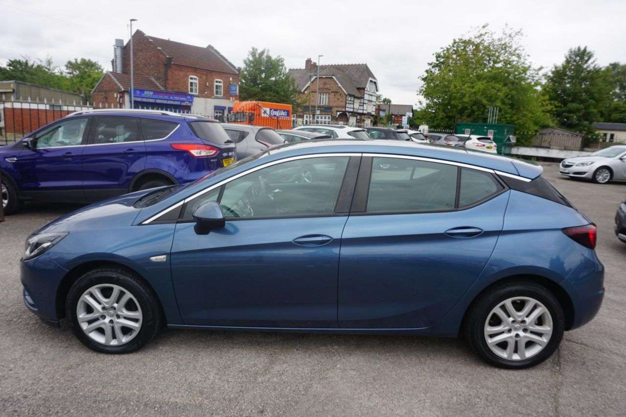 A 2016 VAUXHALL ASTRA 1.4i Design Hatchback 5dr Petrol Manual Euro 6 (100 ps) A 2016 VAUXHALL ASTRA 1.4i Design Hatchback 5dr Petrol Manual Euro 6 (100 ps)