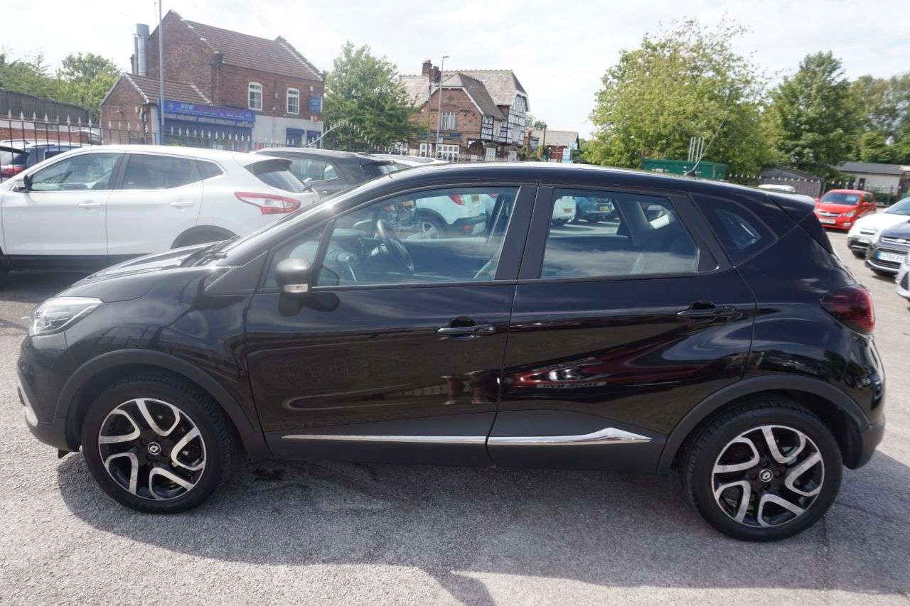 A 2017 RENAULT CAPTUR 0.9 TCe ENERGY Dynamique Nav SUV 5dr Petrol Manual Euro 6 (s/s) (90 ps) A 2017 RENAULT CAPTUR 0.9 TCe ENERGY Dynamique Nav SUV 5dr Petrol Manual Euro 6 (s/s) (90 ps)