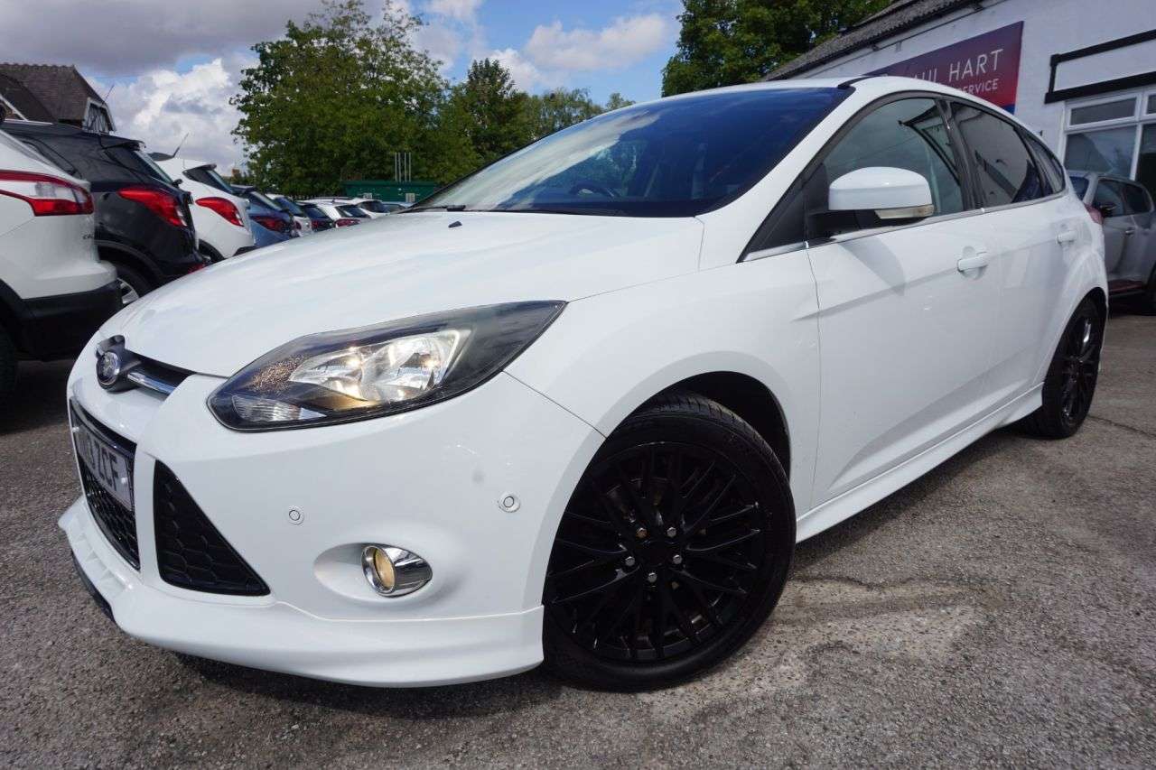 A 2013 FORD FOCUS 1.0T EcoBoost Zetec S Hatchback 5dr Petrol Manual Euro 5 (s/s) (125 ps) A 2013 FORD FOCUS 1.0T EcoBoost Zetec S Hatchback 5dr Petrol Manual Euro 5 (s/s) (125 ps)
