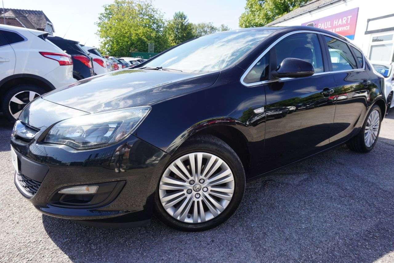 A 2015 VAUXHALL ASTRA 1.6i Excite Hatchback 5dr Petrol Manual Euro 6 (115 ps) A 2015 VAUXHALL ASTRA 1.6i Excite Hatchback 5dr Petrol Manual Euro 6 (115 ps)