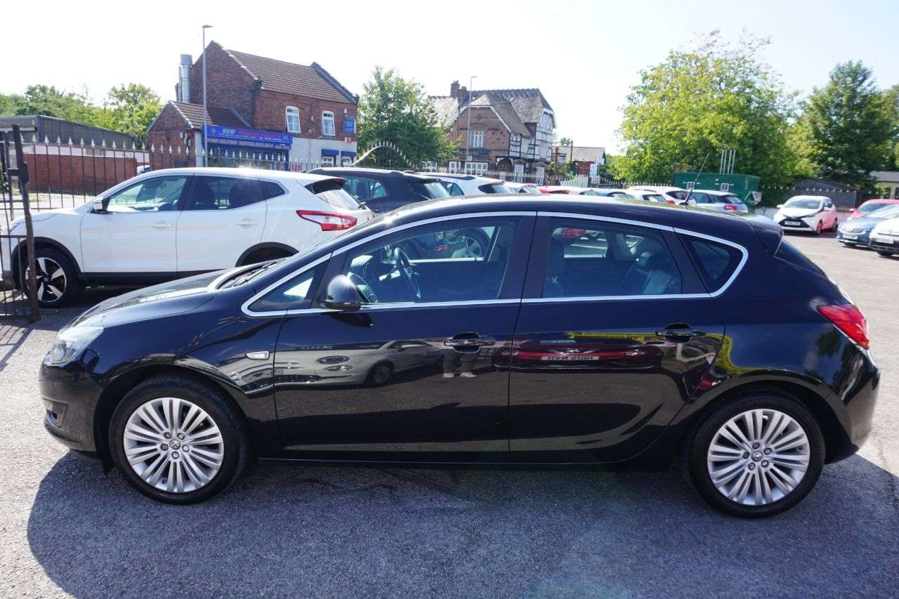 A 2015 VAUXHALL ASTRA 1.6i Excite Hatchback 5dr Petrol Manual Euro 6 (115 ps) A 2015 VAUXHALL ASTRA 1.6i Excite Hatchback 5dr Petrol Manual Euro 6 (115 ps)