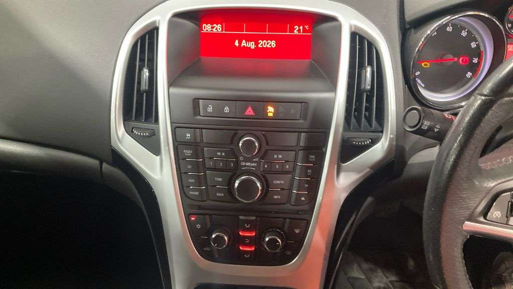 A 2015 VAUXHALL ASTRA 1.4i SRi Hatchback 5dr Petrol Manual Euro 6 (100 ps) A 2015 VAUXHALL ASTRA 1.4i SRi Hatchback 5dr Petrol Manual Euro 6 (100 ps)