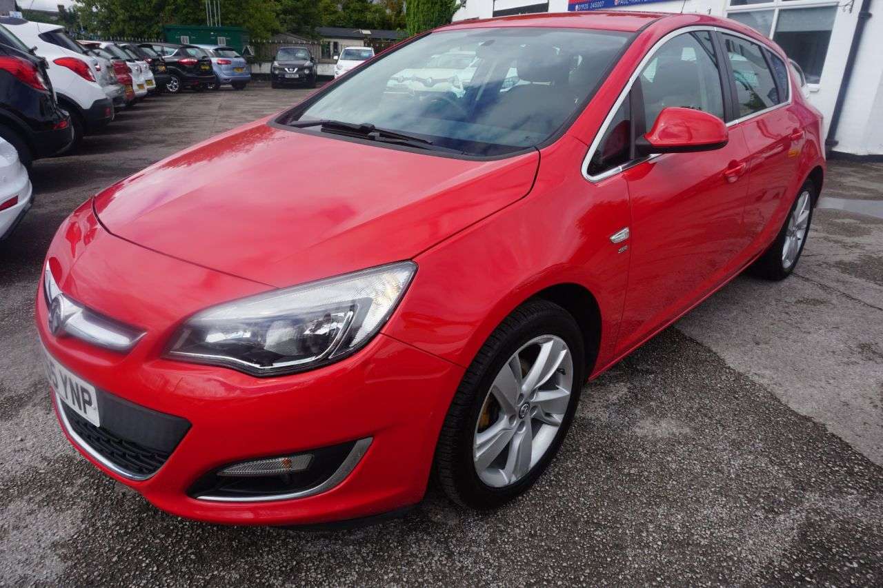 A 2015 VAUXHALL ASTRA 1.4i SRi Hatchback 5dr Petrol Manual Euro 6 (100 ps) A 2015 VAUXHALL ASTRA 1.4i SRi Hatchback 5dr Petrol Manual Euro 6 (100 ps)