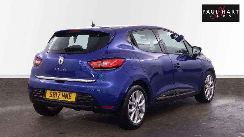 A 2017 RENAULT CLIO 1.2 16V Dynamique Nav Hatchback 5dr Petrol Manual Euro 6 (75 ps) A 2017 RENAULT CLIO 1.2 16V Dynamique Nav Hatchback 5dr Petrol Manual Euro 6 (75 ps)