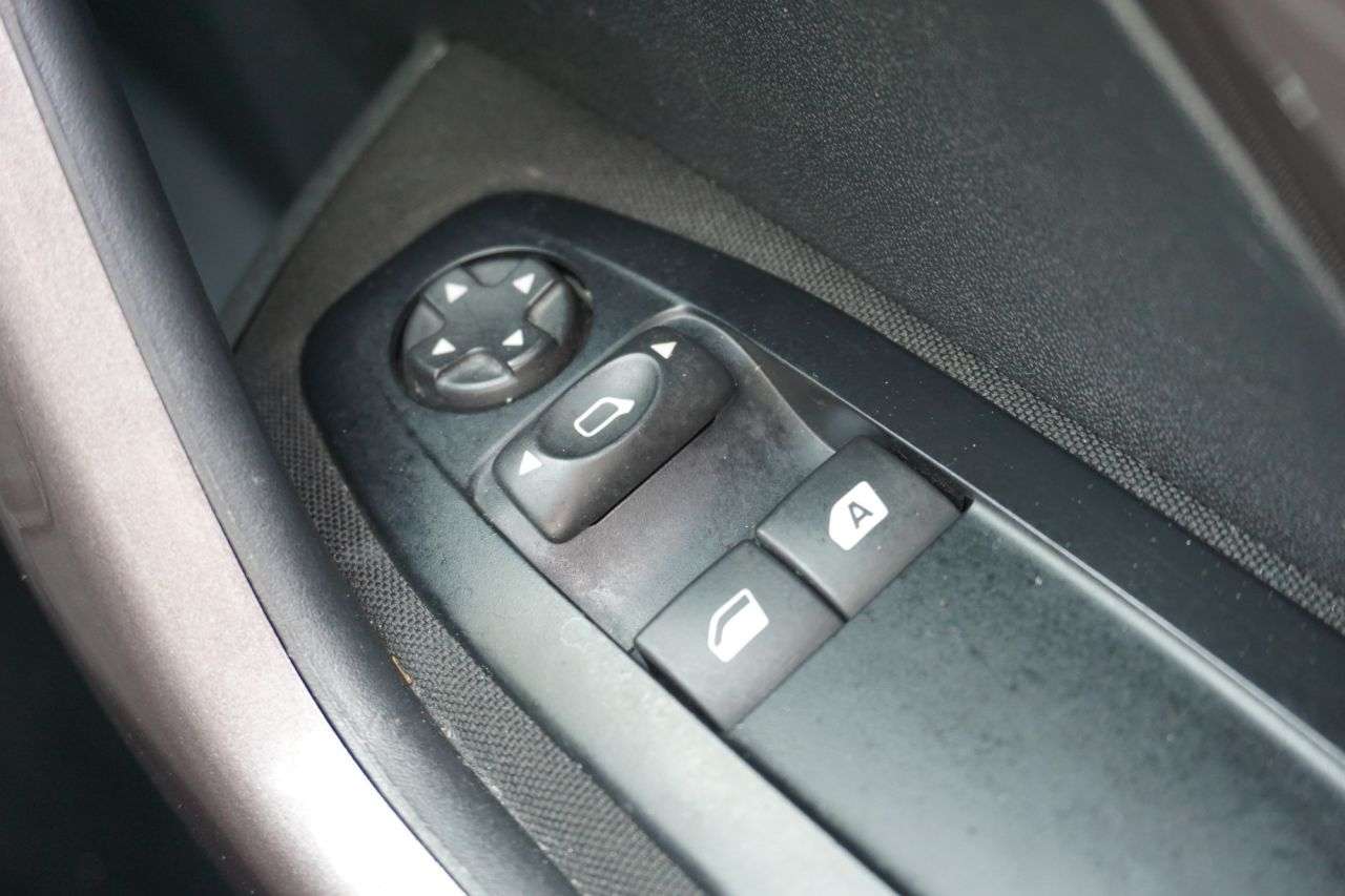 2015 PEUGEOT 2008 2015 PEUGEOT 2008