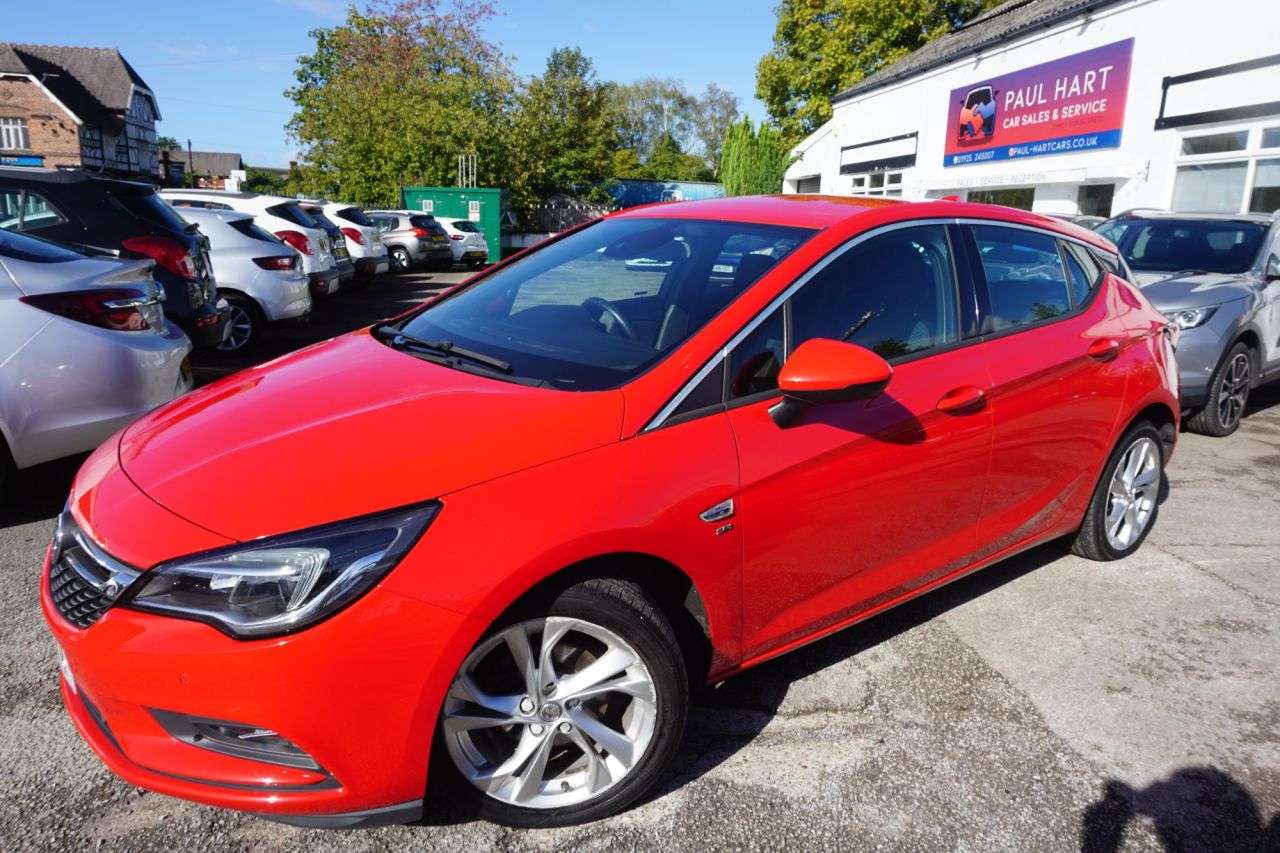 A 2017 VAUXHALL ASTRA 1.4i SRi Nav Hatchback 5dr Petrol Manual Euro 6 (100 ps) A 2017 VAUXHALL ASTRA 1.4i SRi Nav Hatchback 5dr Petrol Manual Euro 6 (100 ps)