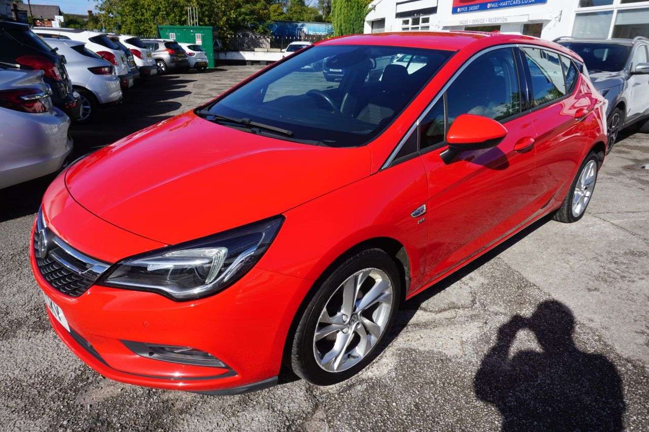 A 2017 VAUXHALL ASTRA 1.4i SRi Nav Hatchback 5dr Petrol Manual Euro 6 (100 ps) A 2017 VAUXHALL ASTRA 1.4i SRi Nav Hatchback 5dr Petrol Manual Euro 6 (100 ps)