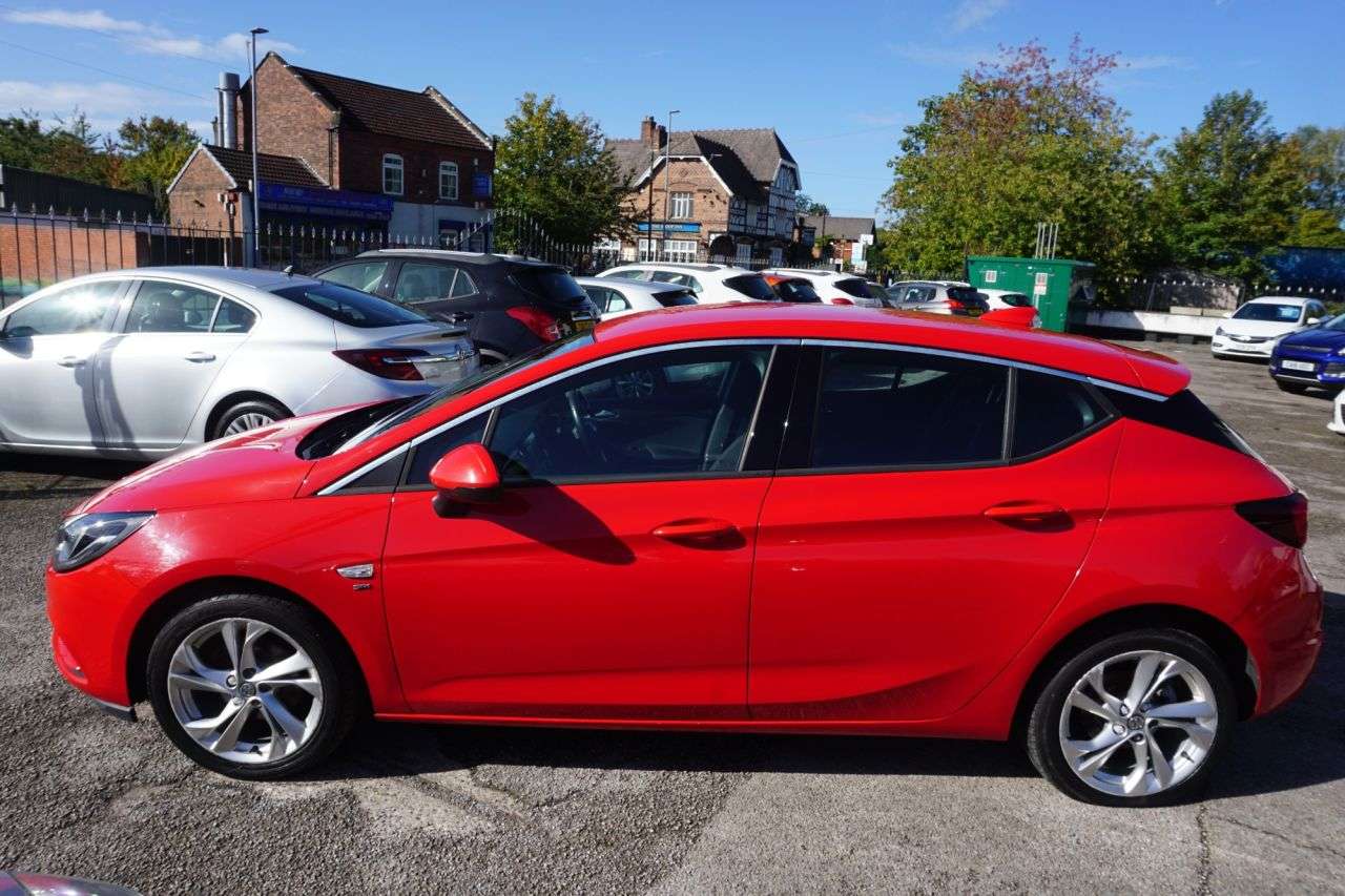 A 2017 VAUXHALL ASTRA 1.4i SRi Nav Hatchback 5dr Petrol Manual Euro 6 (100 ps) A 2017 VAUXHALL ASTRA 1.4i SRi Nav Hatchback 5dr Petrol Manual Euro 6 (100 ps)