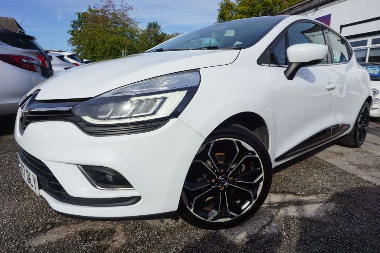 A 2017 RENAULT CLIO 1.5 dCi Dynamique S Nav Hatchback 5dr Diesel Manual Euro 6 (s/s) (90 ps) A 2017 RENAULT CLIO 1.5 dCi Dynamique S Nav Hatchback 5dr Diesel Manual Euro 6 (s/s) (90 ps)
