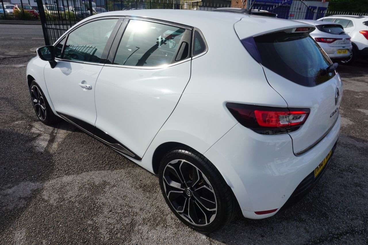A 2017 RENAULT CLIO 1.5 dCi Dynamique S Nav Hatchback 5dr Diesel Manual Euro 6 (s/s) (90 ps) A 2017 RENAULT CLIO 1.5 dCi Dynamique S Nav Hatchback 5dr Diesel Manual Euro 6 (s/s) (90 ps)