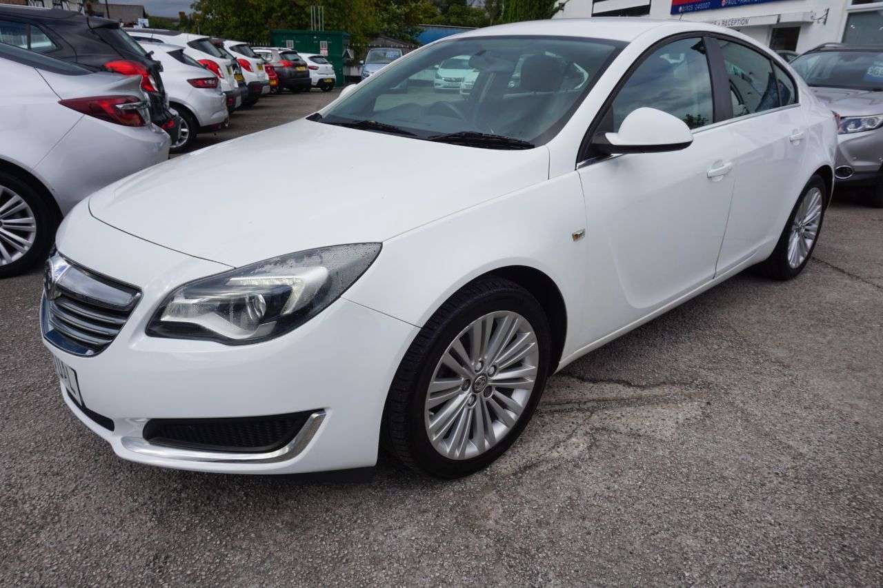 A 2015 VAUXHALL INSIGNIA 2.0 CDTi ecoFLEX Energy Hatchback 5dr Diesel Manual Euro 5 (s/s) (140 ps) A 2015 VAUXHALL INSIGNIA 2.0 CDTi ecoFLEX Energy Hatchback 5dr Diesel Manual Euro 5 (s/s) (140 ps)