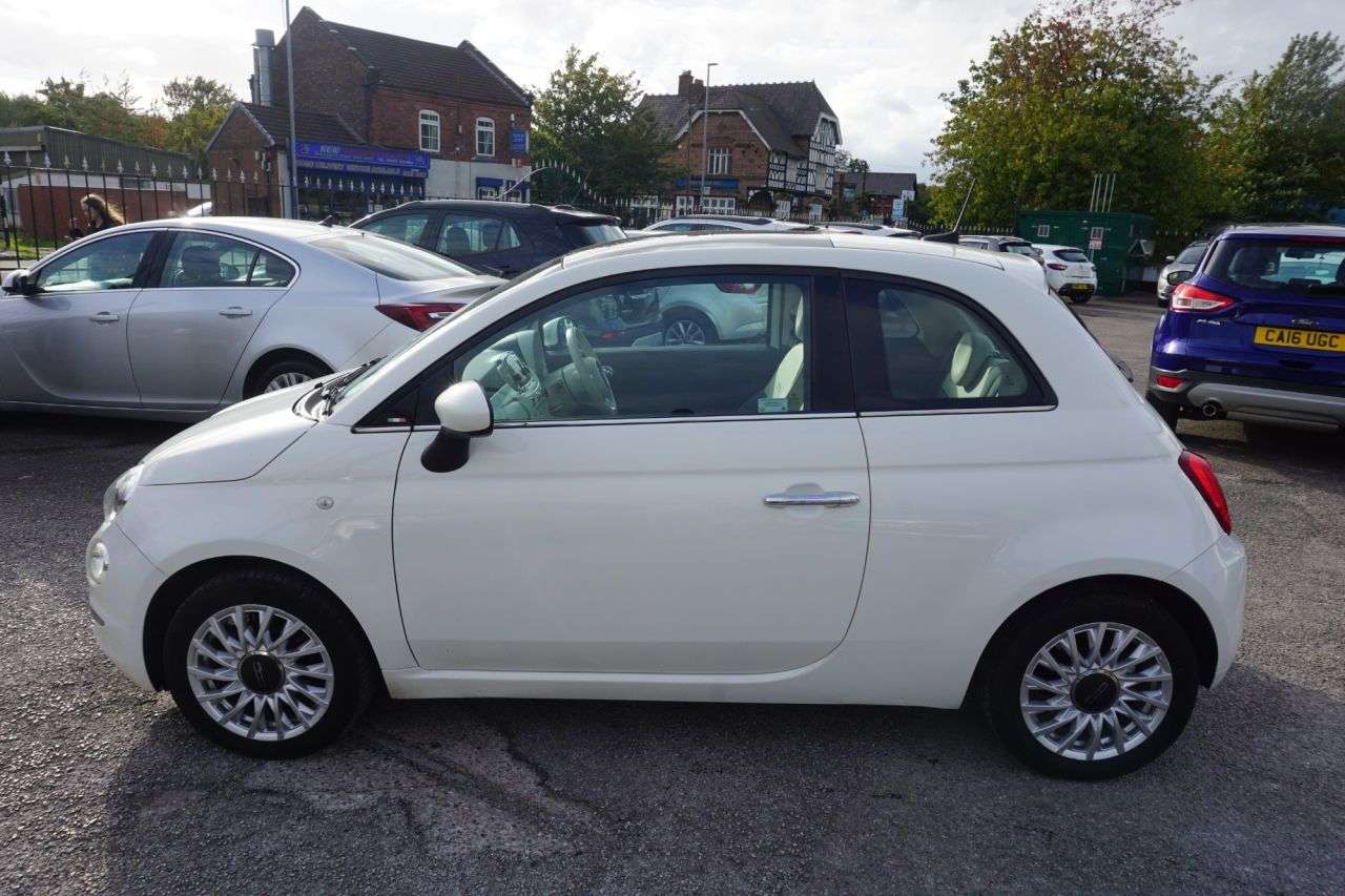 A 2016 FIAT 500 1.2 Lounge Hatchback 3dr Petrol Manual Euro 6 (s/s) (69 bhp) A 2016 FIAT 500 1.2 Lounge Hatchback 3dr Petrol Manual Euro 6 (s/s) (69 bhp)