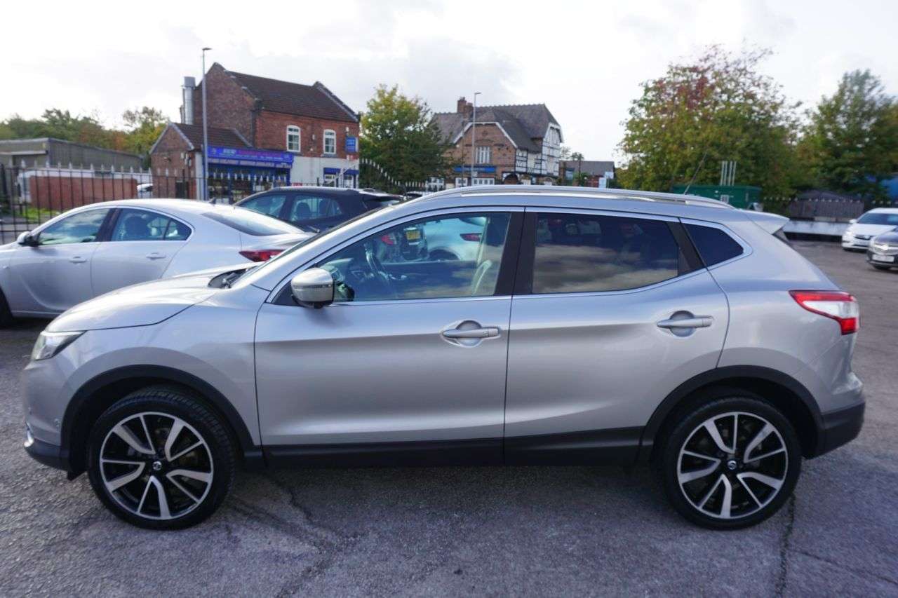 A 2017 NISSAN QASHQAI 1.5 dCi Tekna SUV 5dr Diesel Manual 2WD Euro 6 (s/s) (110 ps) A 2017 NISSAN QASHQAI 1.5 dCi Tekna SUV 5dr Diesel Manual 2WD Euro 6 (s/s) (110 ps)