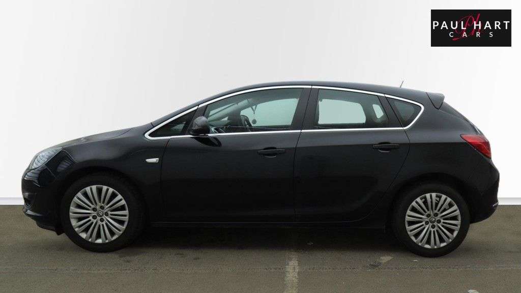 A 2015 VAUXHALL ASTRA 1.4i Excite Hatchback 5dr Petrol Manual Euro 6 (100 ps) A 2015 VAUXHALL ASTRA 1.4i Excite Hatchback 5dr Petrol Manual Euro 6 (100 ps)