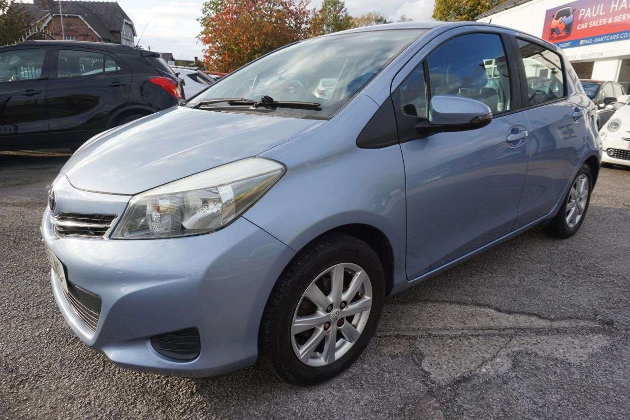 A 2012 TOYOTA YARIS 1.33 Dual VVT-i TR Hatchback 5dr Petrol Manual Euro 5 (101 ps) A 2012 TOYOTA YARIS 1.33 Dual VVT-i TR Hatchback 5dr Petrol Manual Euro 5 (101 ps)