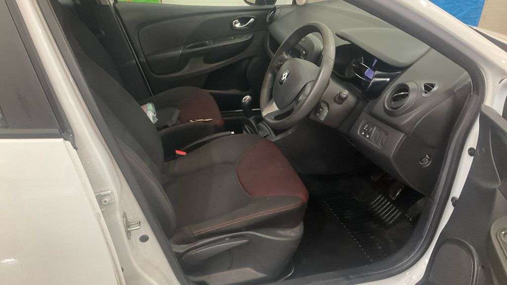 2015 RENAULT CLIO 2015 RENAULT CLIO