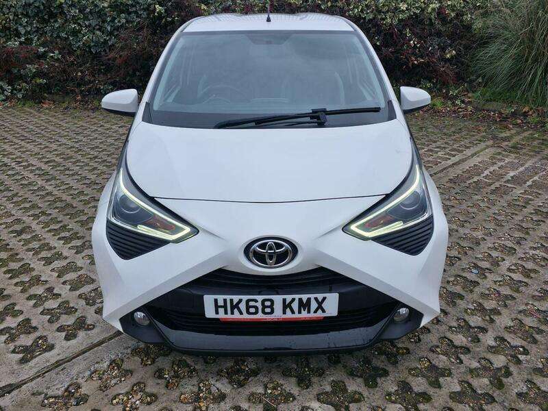 A 2018 TOYOTA AYGO 1.0 VVT-i x-plore x-shift Euro 6 5dr A 2018 TOYOTA AYGO 1.0 VVT-i x-plore x-shift Euro 6 5dr