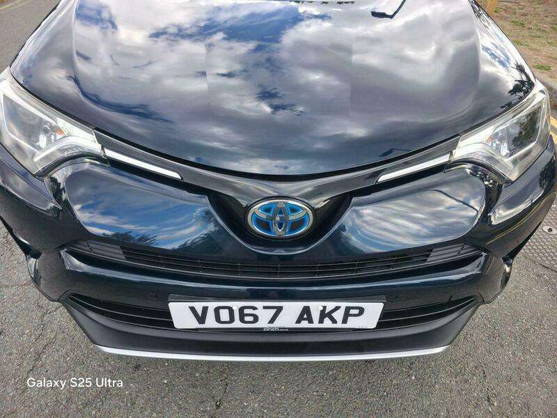 A 2017 TOYOTA RAV4 2.5 VVT-h Icon Tech CVT Euro 6 (s/s) 5dr A 2017 TOYOTA RAV4 2.5 VVT-h Icon Tech CVT Euro 6 (s/s) 5dr