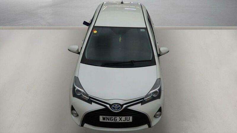 A 2016 TOYOTA YARIS 1.5 VVT-h Icon E-CVT Euro 6 5dr A 2016 TOYOTA YARIS 1.5 VVT-h Icon E-CVT Euro 6 5dr