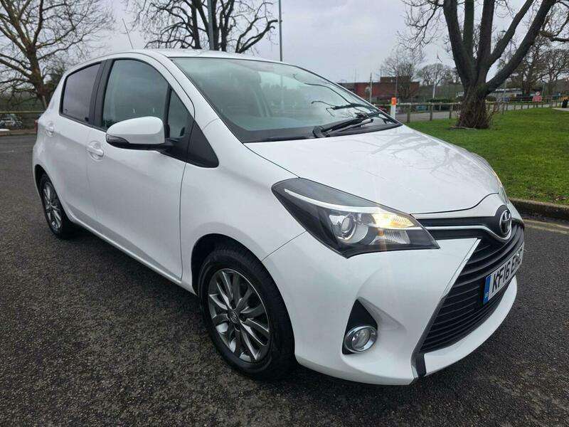 A 2016 TOYOTA YARIS 1.33 Dual VVT-i Icon Euro 6 5dr A 2016 TOYOTA YARIS 1.33 Dual VVT-i Icon Euro 6 5dr