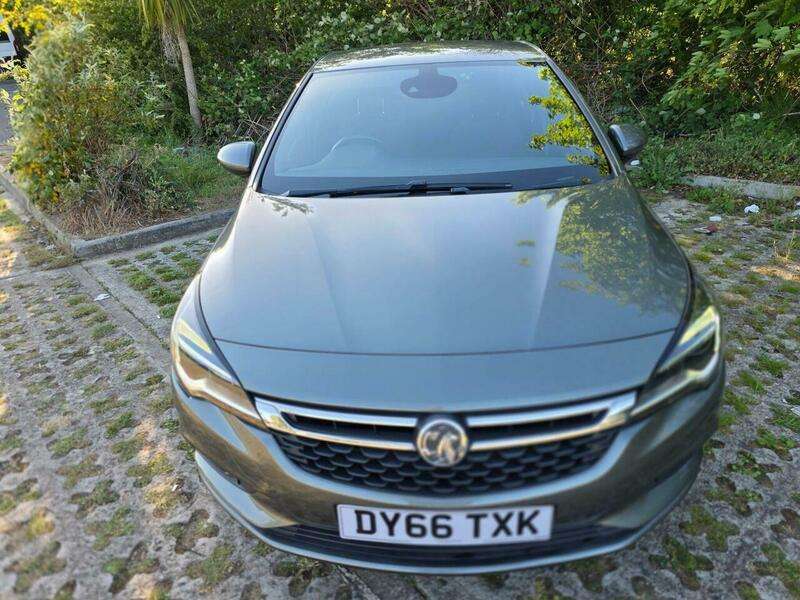 A 2016 VAUXHALL ASTRA 1.4i Turbo SRi Nav Euro 6 5dr A 2016 VAUXHALL ASTRA 1.4i Turbo SRi Nav Euro 6 5dr