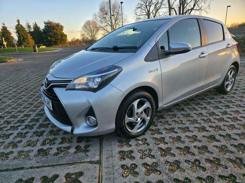 A 2016 TOYOTA YARIS 1.5 VVT-h Icon E-CVT Euro 6 5dr A 2016 TOYOTA YARIS 1.5 VVT-h Icon E-CVT Euro 6 5dr