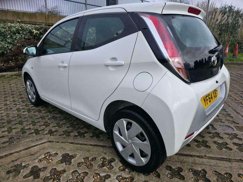 A 2014 TOYOTA AYGO 1.0 VVT-i x-play Euro 5 5dr Euro 5 A 2014 TOYOTA AYGO 1.0 VVT-i x-play Euro 5 5dr Euro 5