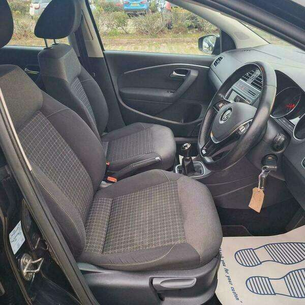 A 2016 VOLKSWAGEN POLO 1.2 TSI BlueMotion Tech SE Euro 6 (s/s) 5dr A 2016 VOLKSWAGEN POLO 1.2 TSI BlueMotion Tech SE Euro 6 (s/s) 5dr