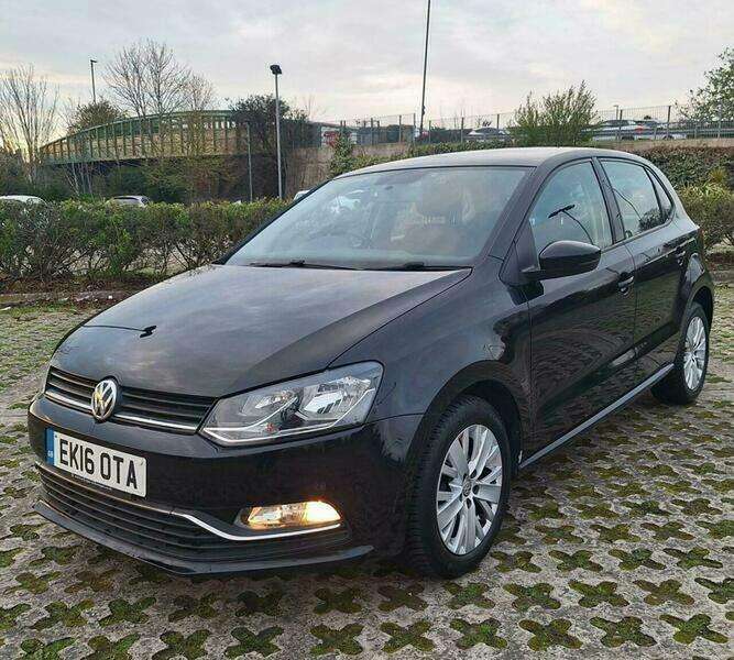 A 2016 VOLKSWAGEN POLO 1.2 TSI BlueMotion Tech SE Euro 6 (s/s) 5dr A 2016 VOLKSWAGEN POLO 1.2 TSI BlueMotion Tech SE Euro 6 (s/s) 5dr