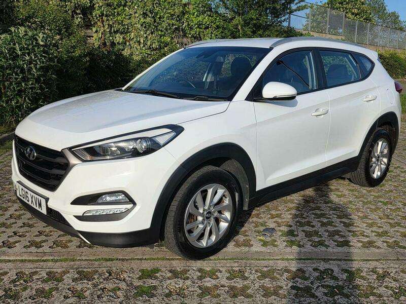 A 2016 HYUNDAI TUCSON 1.7 CRDi Blue Drive SE Euro 6 (s/s) 5dr A 2016 HYUNDAI TUCSON 1.7 CRDi Blue Drive SE Euro 6 (s/s) 5dr