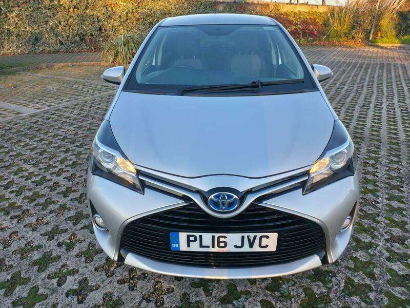 A 2016 TOYOTA YARIS 1.5 VVT-h Icon E-CVT Euro 6 5dr A 2016 TOYOTA YARIS 1.5 VVT-h Icon E-CVT Euro 6 5dr