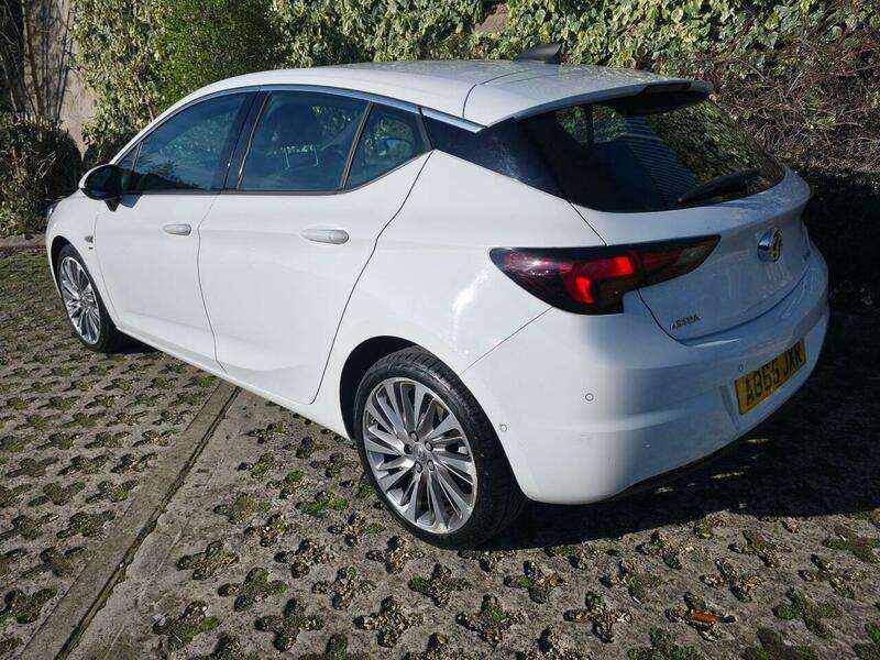 A 2015 VAUXHALL ASTRA 1.4i Turbo SRi Nav Euro 6 5dr A 2015 VAUXHALL ASTRA 1.4i Turbo SRi Nav Euro 6 5dr