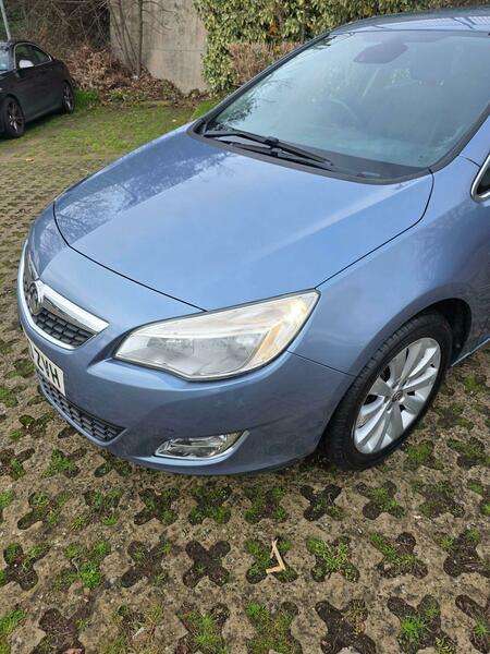 A 2010 VAUXHALL ASTRA 1.4T 16v SE Euro 5 5dr A 2010 VAUXHALL ASTRA 1.4T 16v SE Euro 5 5dr