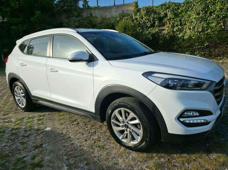 A 2016 HYUNDAI TUCSON 1.7 CRDi Blue Drive SE Euro 6 (s/s) 5dr A 2016 HYUNDAI TUCSON 1.7 CRDi Blue Drive SE Euro 6 (s/s) 5dr