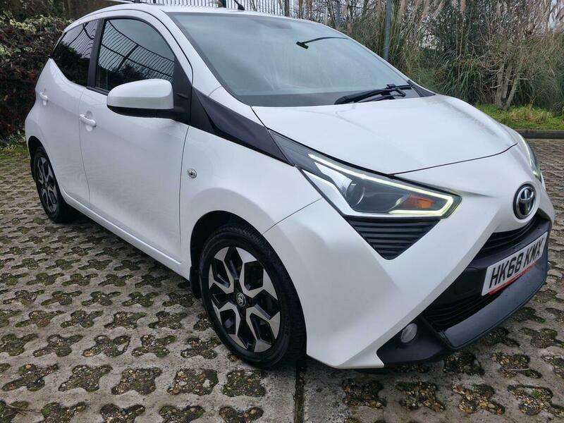 A 2018 TOYOTA AYGO 1.0 VVT-i x-plore x-shift Euro 6 5dr A 2018 TOYOTA AYGO 1.0 VVT-i x-plore x-shift Euro 6 5dr