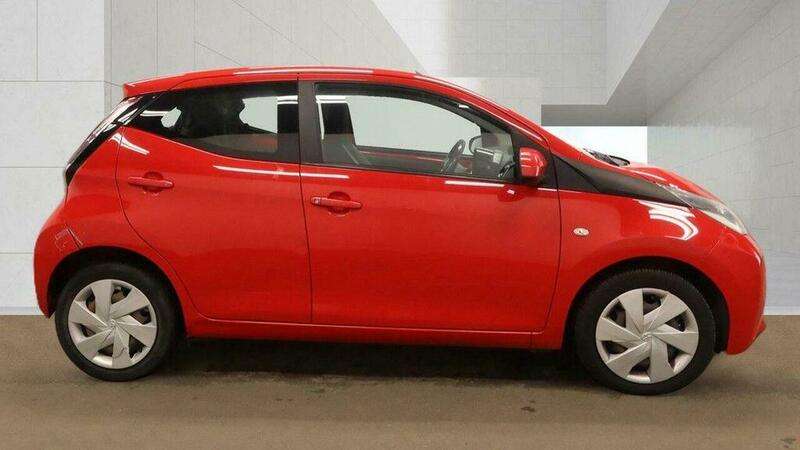 A 2017 TOYOTA AYGO 1.0 VVT-i x-play Euro 6 5dr A 2017 TOYOTA AYGO 1.0 VVT-i x-play Euro 6 5dr