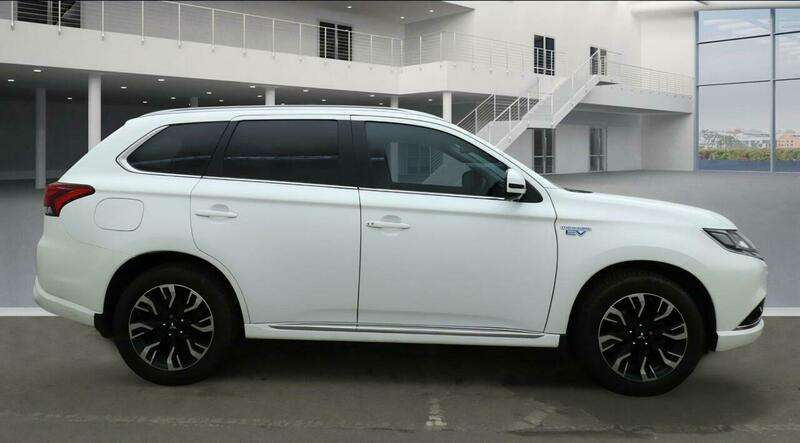 A 2015 MITSUBISHI OUTLANDER 2.0h 12kWh GX4hs CVT 4WD Euro 6 (s/s) 5dr A 2015 MITSUBISHI OUTLANDER 2.0h 12kWh GX4hs CVT 4WD Euro 6 (s/s) 5dr