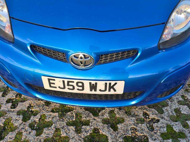 A 2010 TOYOTA AYGO 1.0 VVT-i Blue Euro 4 5dr A 2010 TOYOTA AYGO 1.0 VVT-i Blue Euro 4 5dr