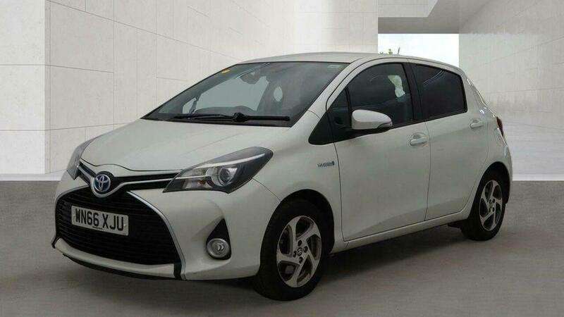 A 2016 TOYOTA YARIS 1.5 VVT-h Icon E-CVT Euro 6 5dr A 2016 TOYOTA YARIS 1.5 VVT-h Icon E-CVT Euro 6 5dr