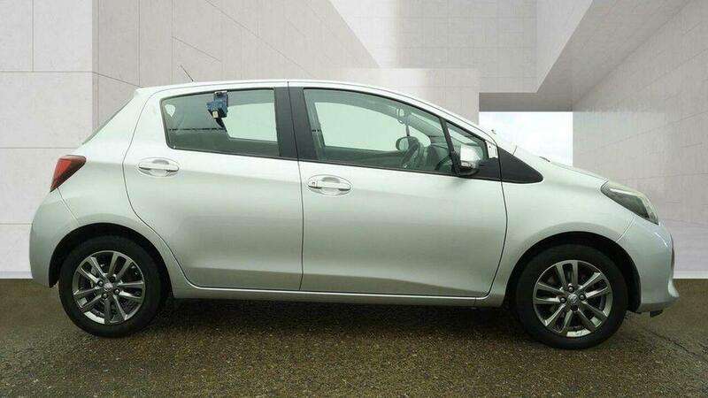 A 2015 TOYOTA YARIS 1.33 Dual VVT-i Icon Euro 5 5dr Euro 5 A 2015 TOYOTA YARIS 1.33 Dual VVT-i Icon Euro 5 5dr Euro 5
