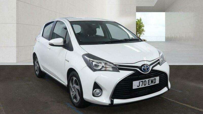 A 2015 TOYOTA YARIS 1.5 VVT-h Icon E-CVT Euro 6 5dr A 2015 TOYOTA YARIS 1.5 VVT-h Icon E-CVT Euro 6 5dr