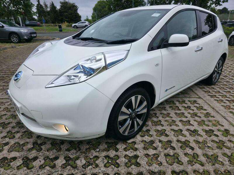 A 2016 NISSAN LEAF 24kWh Tekna Auto 5dr A 2016 NISSAN LEAF 24kWh Tekna Auto 5dr