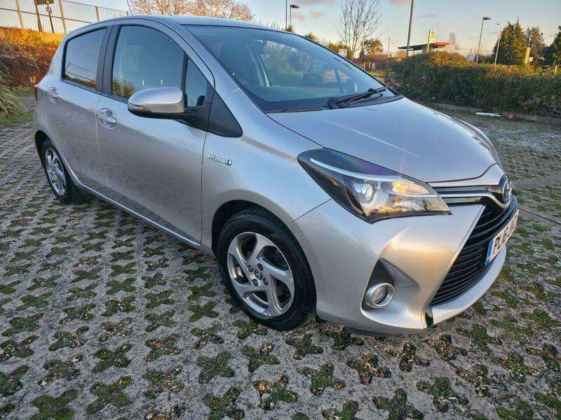 A 2016 TOYOTA YARIS 1.5 VVT-h Icon E-CVT Euro 6 5dr A 2016 TOYOTA YARIS 1.5 VVT-h Icon E-CVT Euro 6 5dr